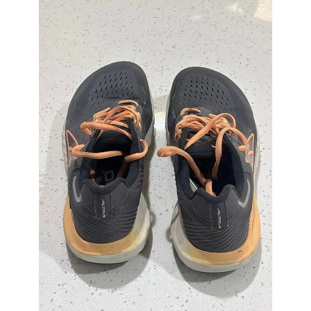 Women’s 9.5 Altra Sneakers